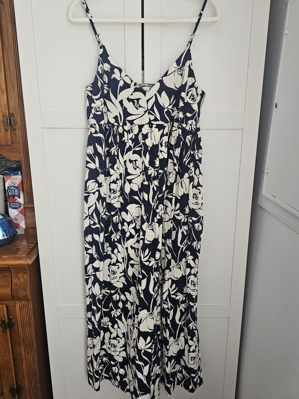 a new day Navy and White Floral Spaghetti-Strap Maxi Dress Size M